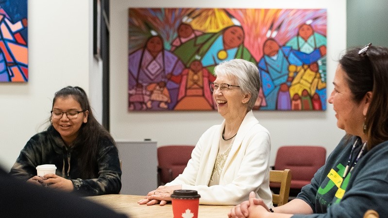 Susan Jensen (center) meets with Indigenous students Rogan Alexis (left) and Pamela Greene (right).