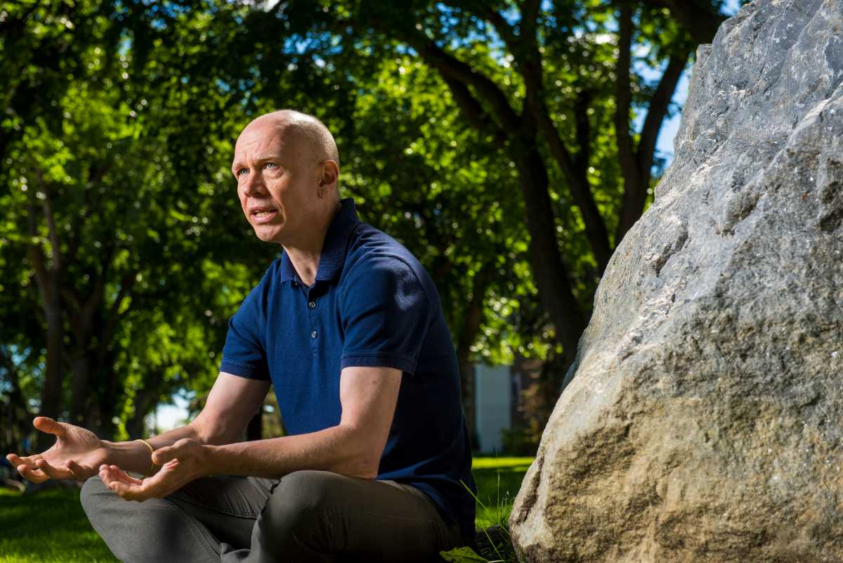 Professor Mirko van der Baan received the NSERC Synergy Award for his work on the Microseismic Industry Consortium.