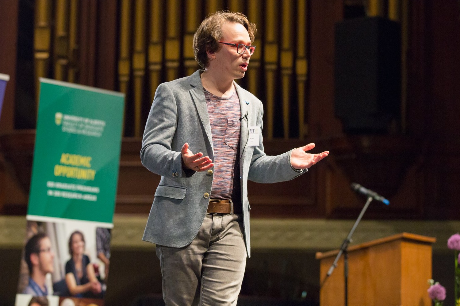 Jens Boos giving a 3MT talk in Convocation Hall